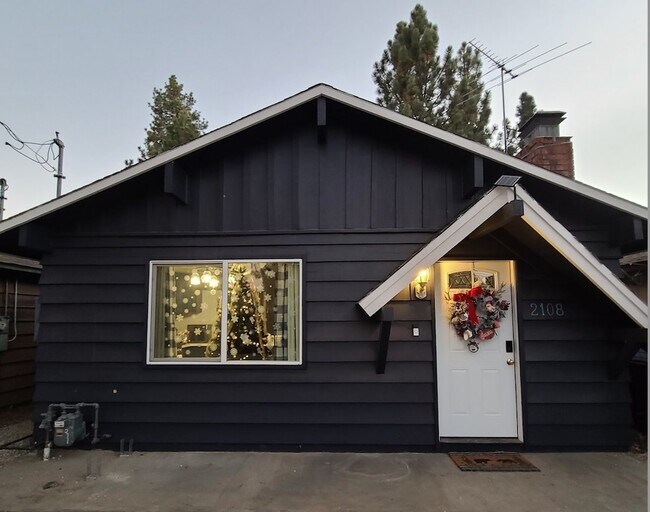 Foto del edificio - 2108 4th Ln