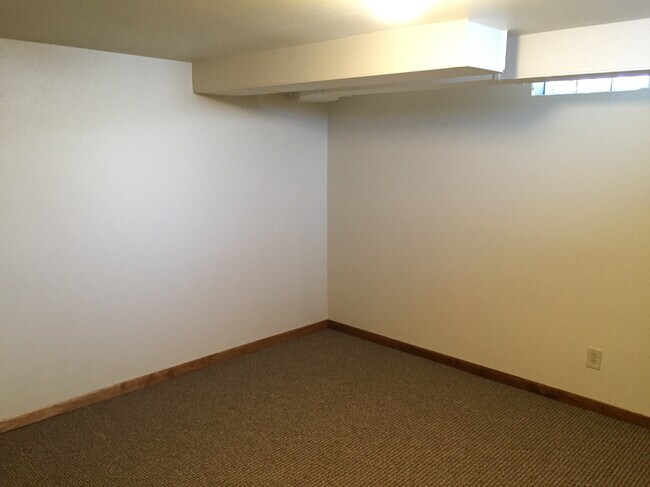 Sala de almacenamiento adicional (planta baja): 13' x 12' - 521 6th Avenue Northeast