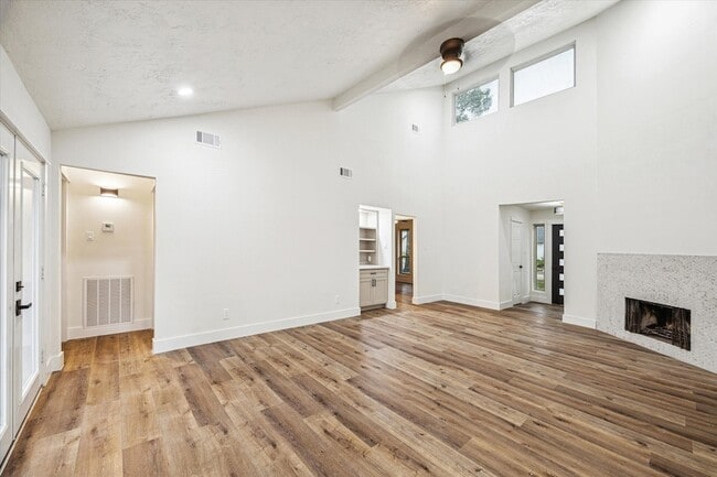 Foto del edificio - 3623 Acorn Way Ln