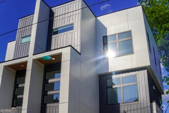 Building Photo - 68 Boulevard SE