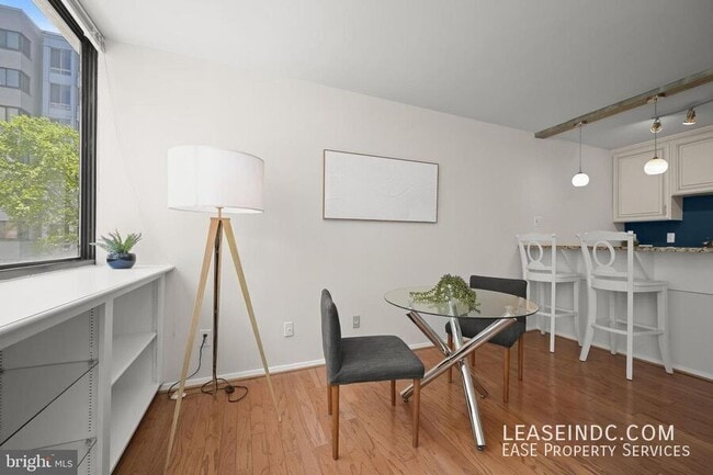Foto del edificio - 1245 13th St NW