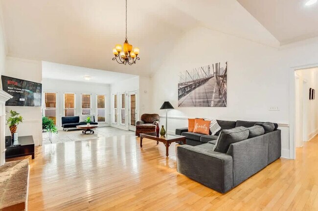Building Photo - 1408 Aramore Dr SE