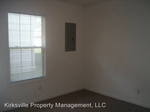 Building Photo - 903 S Riggen St