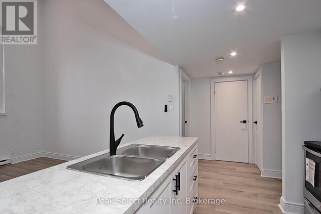 Building Photo - 20 Water St S