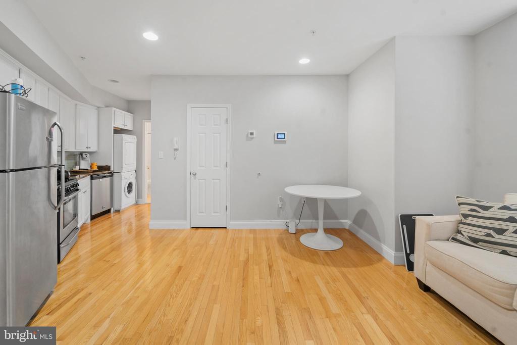 Foto principal - 1629 L St NE