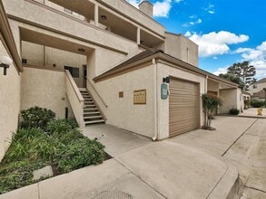 Building Photo - 714 Island View Cir