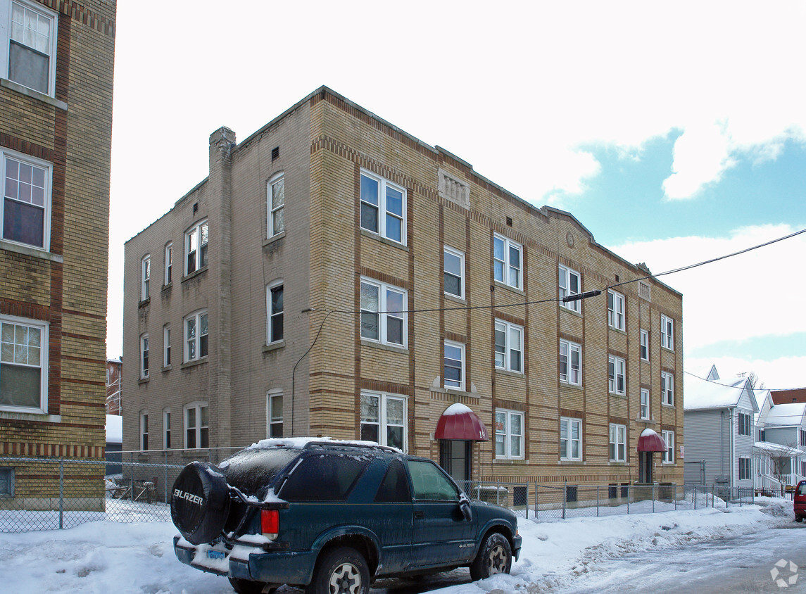 Building Photo - 19-25 Colonial St