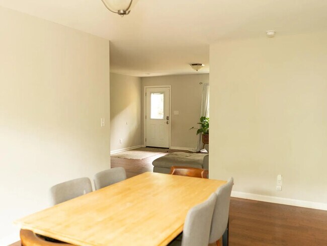 Foto del edificio - 15 Woodstock Ln