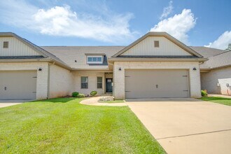 Building Photo - 713 Brambling Ct