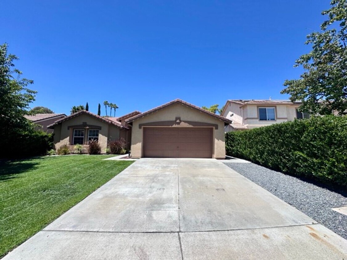 Foto principal - Available for LEASE! 3 bedroom 2 bathroom ...