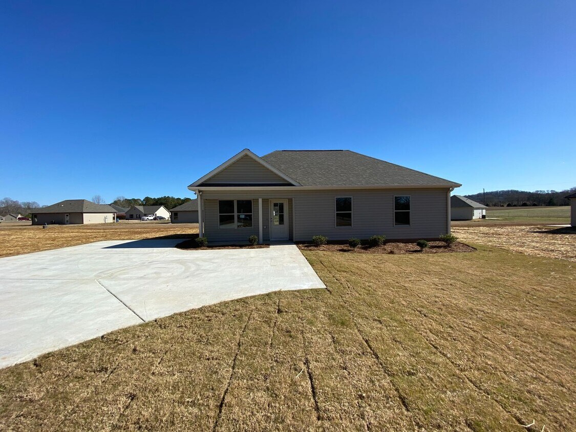 Foto principal - Gorgeous Home for Rent in Talladega, AL! A...