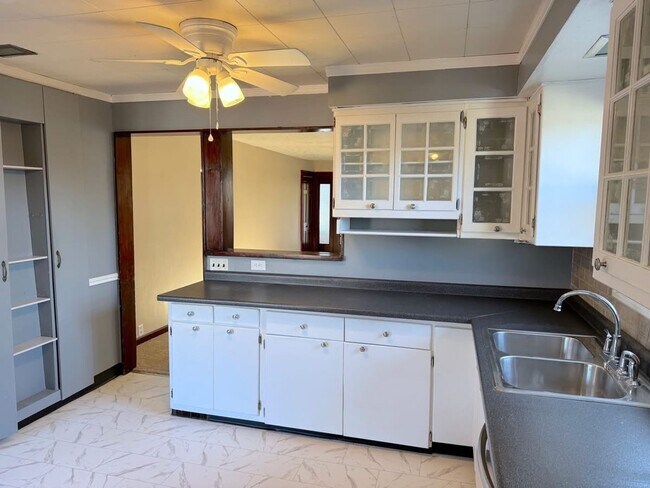 Foto del edificio - 305 N F St