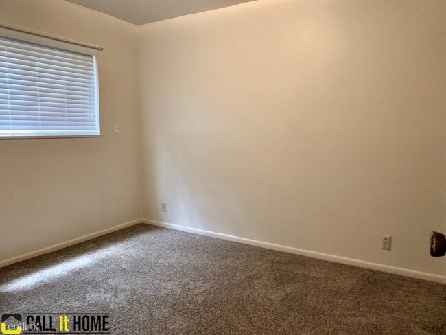 Building Photo - 1043 800 E