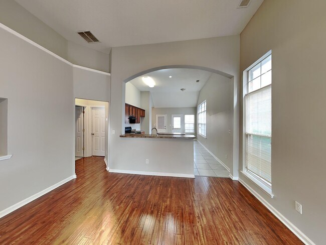 Building Photo - 7557 Glen Laurel Way