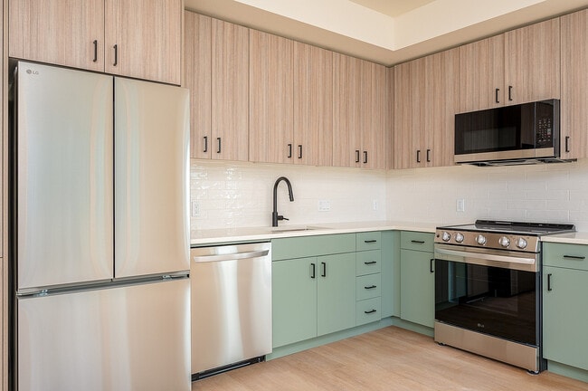Building Photo - Cedarline