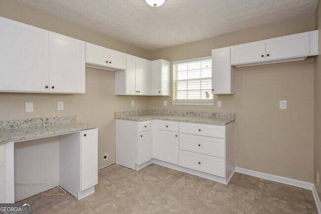 Foto del edificio - 7641 Garnet Dr