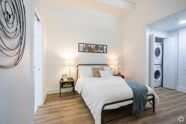 1BR, 1BA - One Hundred Avon