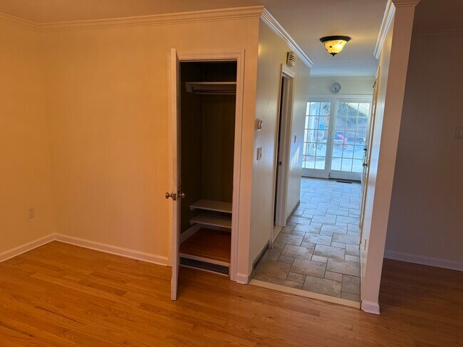 Foto del edificio - 284 Semton Blvd