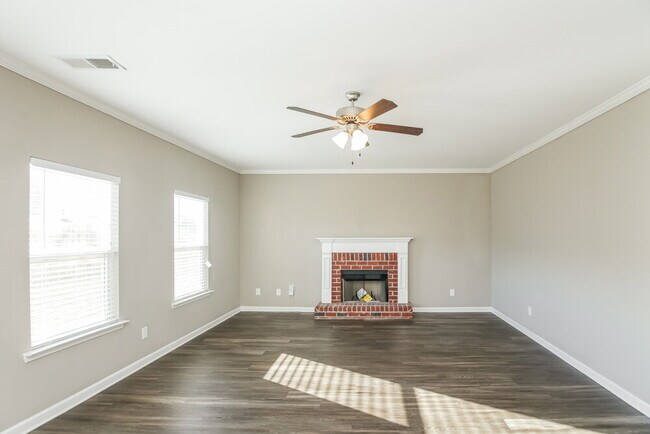 Building Photo - 707 Fieldcrest Dr