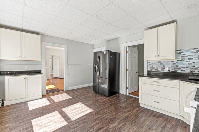 Foto del edificio - 174 Bartlett St