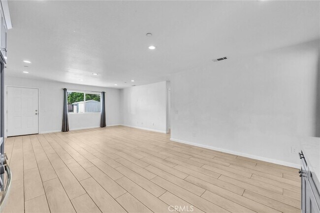 Foto del edificio - 9321 Sage Ave