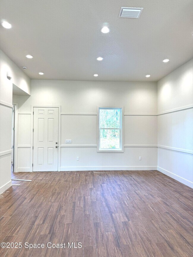 Foto del edificio - 2771 Edington Dr