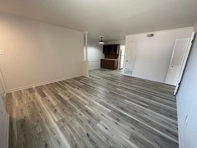 Foto del edificio - Updated 2/1.5 Condo - All Utilities Included