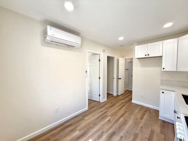 Foto del edificio - For Rent – 2 Bedroom, 1 Bath Apartment in ...