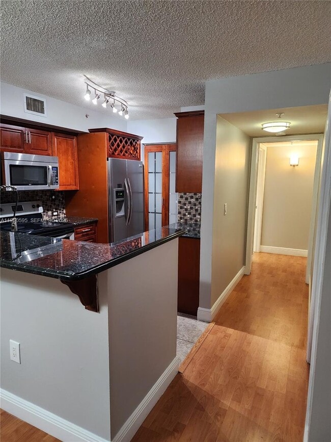 Foto del edificio - 2051 Renaissance Blvd