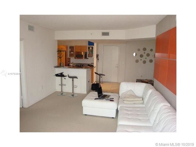 Building Photo - VENTURE AT AVENTURA