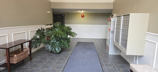 Building Photo - 2357 Whyte Av