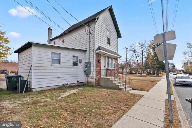 Building Photo - 302 N Main St