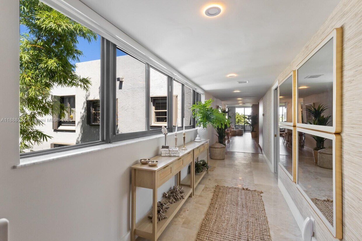 Foto principal - 141 Crandon Blvd