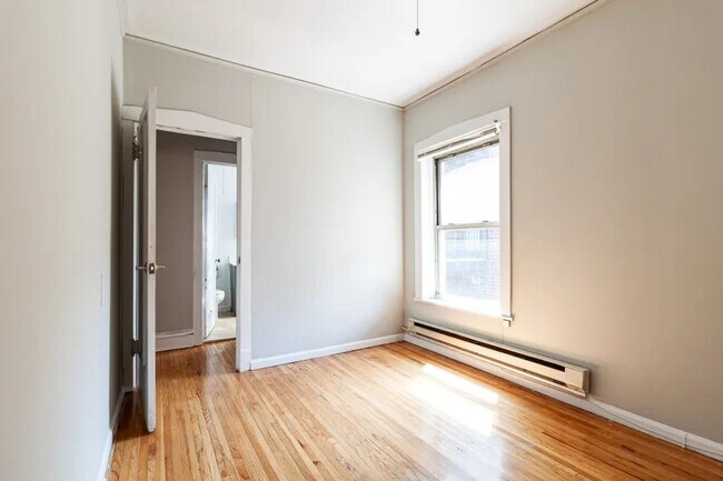 Foto del edificio - 626 W Barry Ave