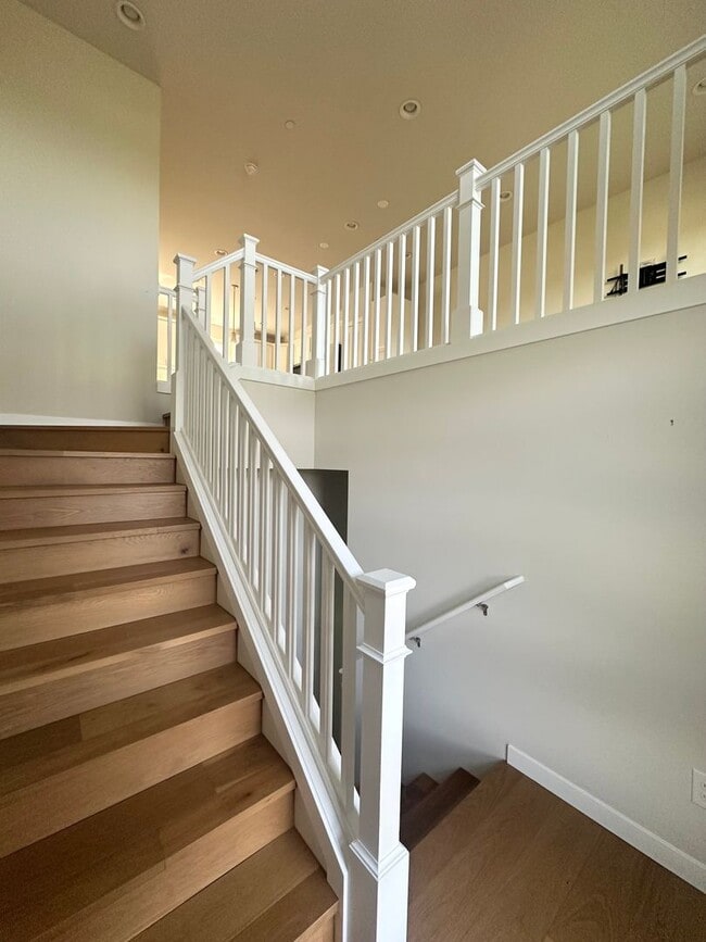 Building Photo - Modern 3-bed, 2.5-bath Townhome in Lake Forrest Park!