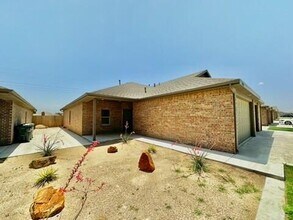Building Photo - 5825 Urbana Pl