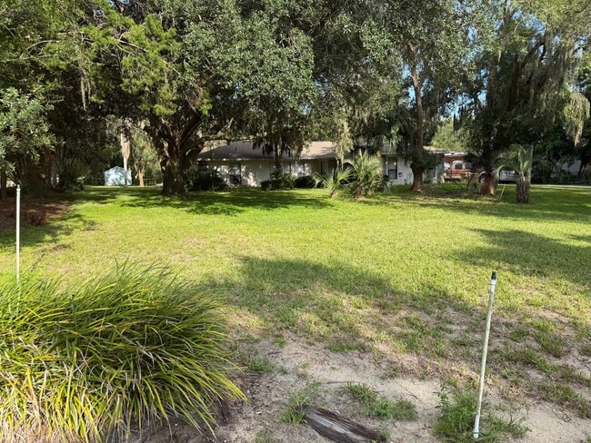 Building Photo - 18550 Lake Emma Dr