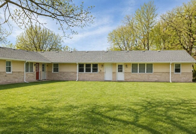 Building Photo - 361 E Spruce St