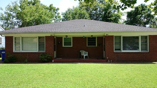 Foto del edificio - 309 Woodview Ave