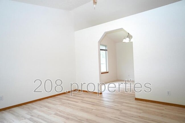 Building Photo - 3425 W Glenn St