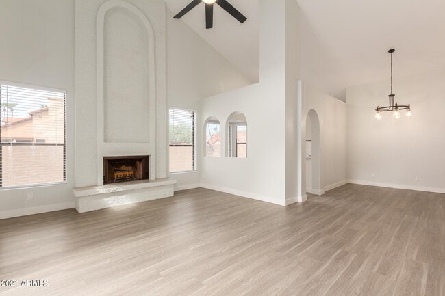 Building Photo - 4161 E Cholla Canyon Dr