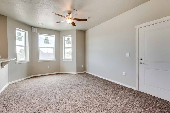 Building Photo - 841 S Sunglow Ln