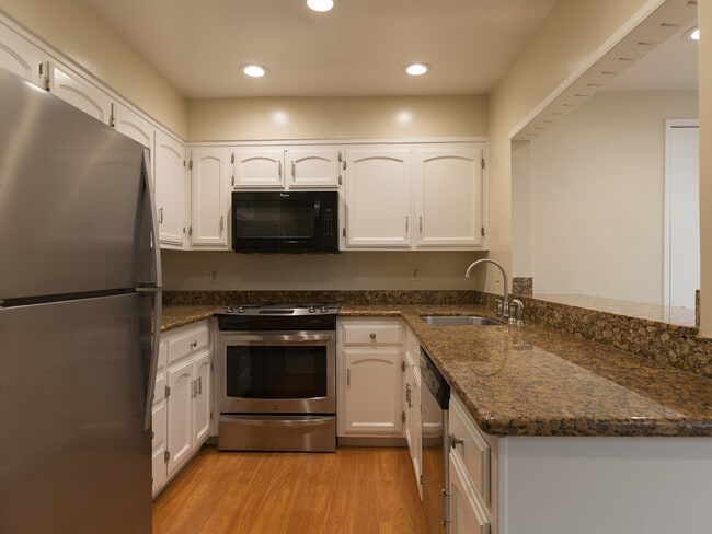 Building Photo - Wonderful 3 Bedroom, 2.5 bath, Updated Townhouse, in Danville!