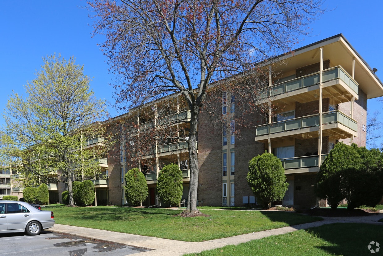 Holly Hill Condominiums Apartments in District Heights, MD