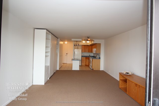 Building Photo - 2020 N Lincoln Ave