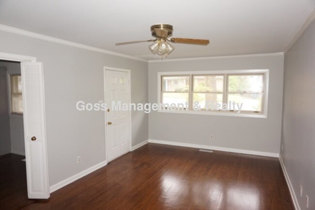 Building Photo - Three bedroom with den in Briarwood