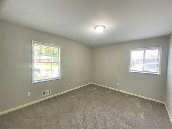 Foto del edificio - 1136 Woodleigh Rd Sw