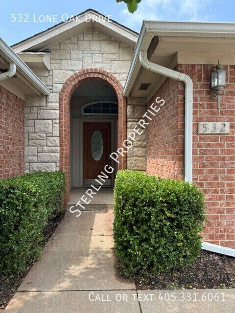 Building Photo - 532 Lone Oak Dr