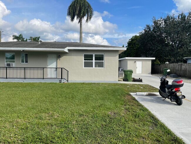 Foto del edificio - 3890 Lakewood Rd