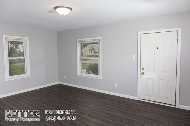 Foto del edificio - Tastefully Updated 2 Bedroom Home with Garage